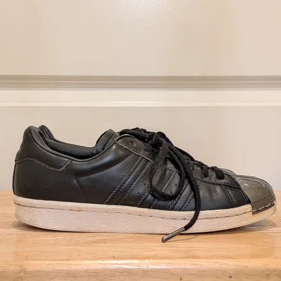 GUC Adidas Originals Superstar 6.5 Black and Silver Metal Toe Sneakers - Picture 2 of 13